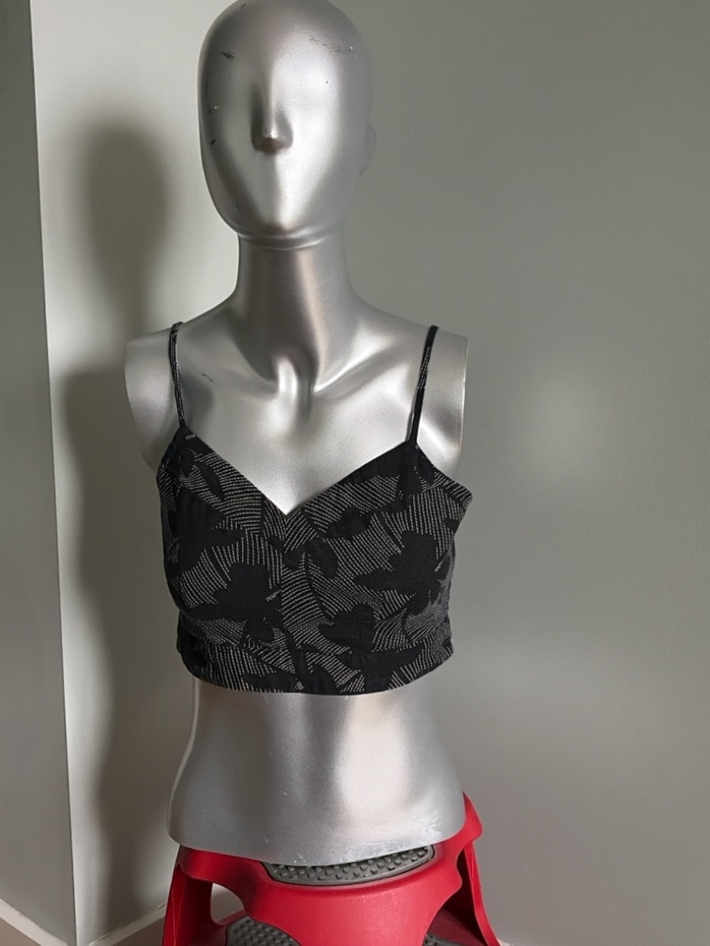 Universal Thread Black Floral Jacquard Cami Crop